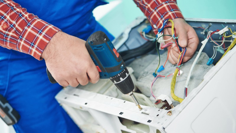 Derince Ariston Ariston çamaşır makinesi kart tamiri – Su almama arızası orijinal parça ile giderildi. - Teknik servis örneği